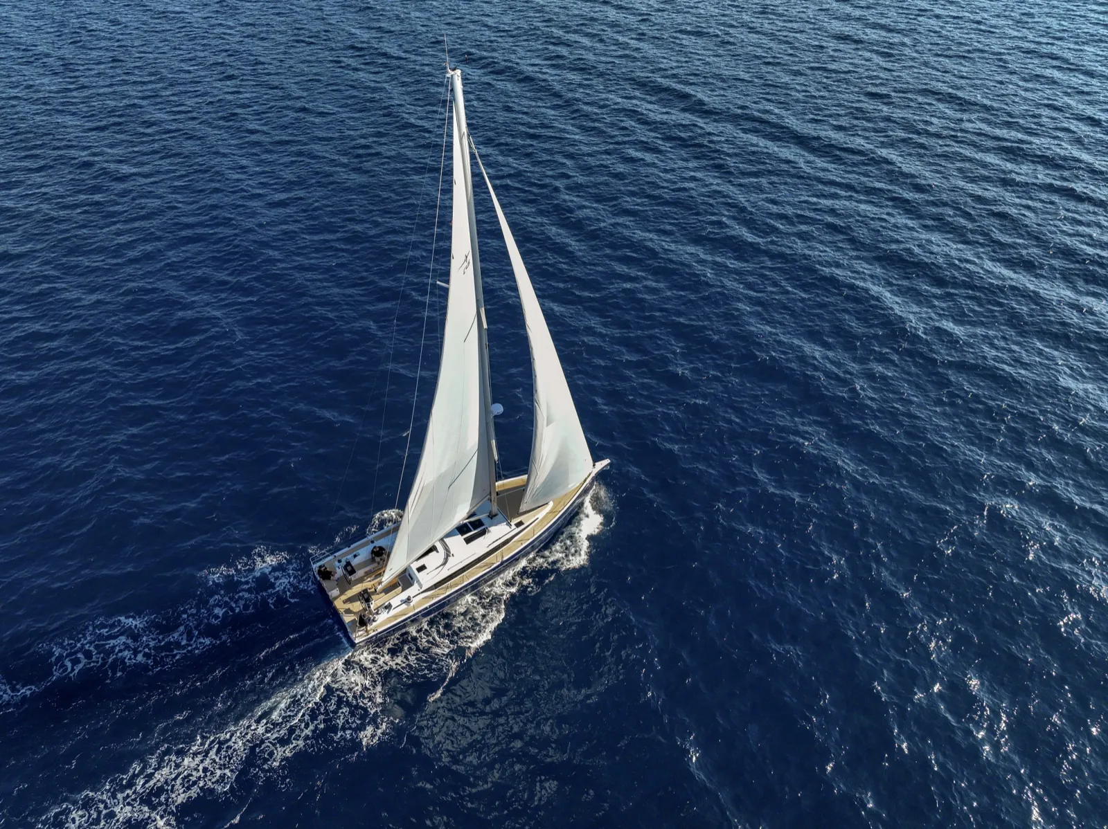 Bavaria C46 unter vollen Segeln